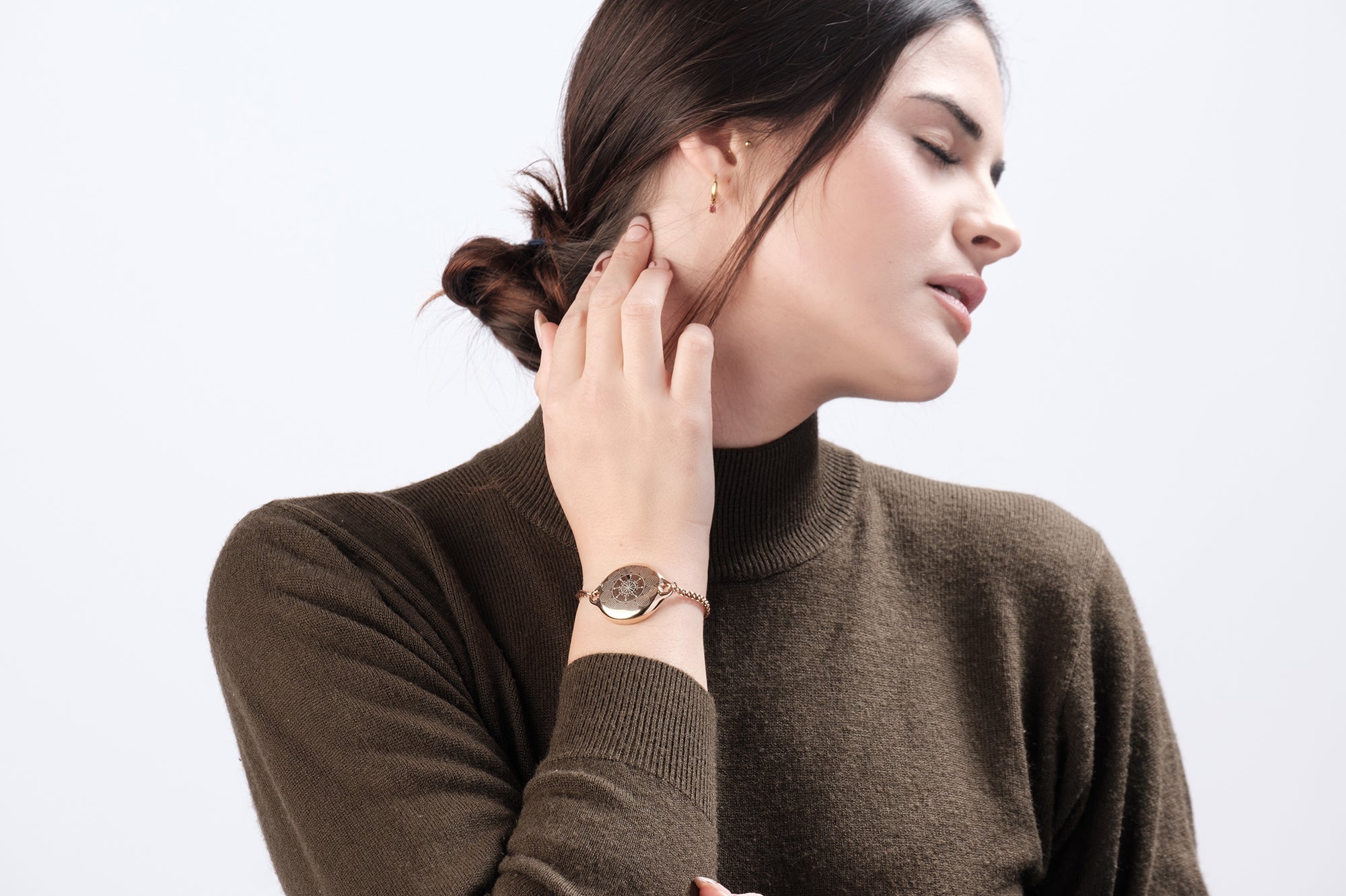 Woman wearing ResQ rose gold safety bracelet.